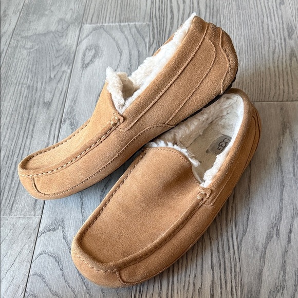 UGG Men's Ascot Chestnut Suede Loafers - Picture 3 of 8